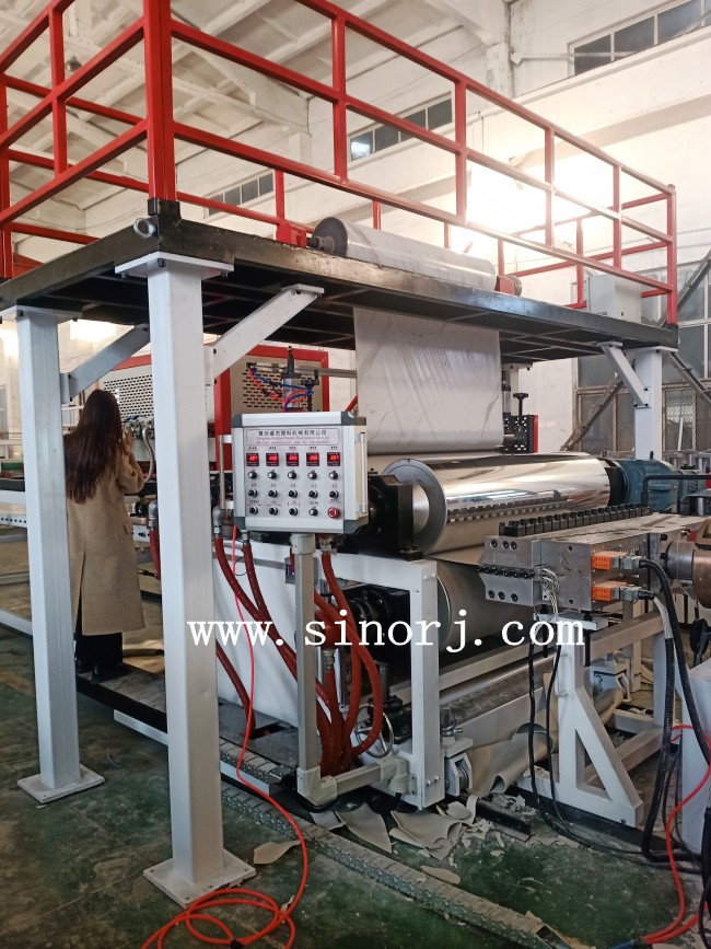 各種設備工廠試機中。。。UV板生產線、門板生產線、格柵板生產線、木飾面生產線。。。。。。