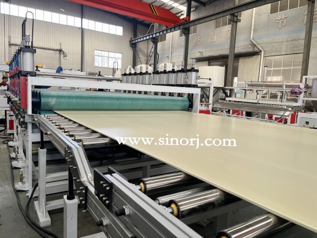 上午試機2m發(fā)泡板設備，下午試機poe床墊生產線，相當厲害